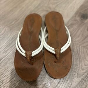 Tommy Bahama White and Brown Flip Flop Sandals